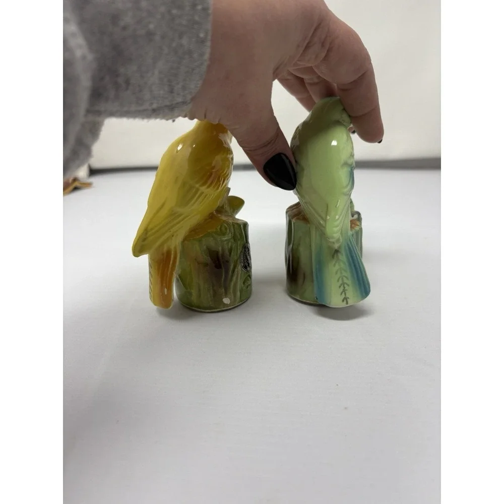 Vintage Green and Yellow Song Birds Tree Stumps Salt & Pepper Shakers Retro MCM